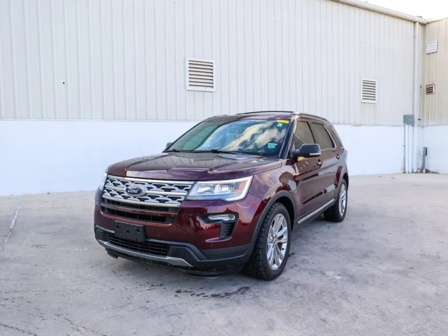 2019 Ford Explorer XLT photo 1