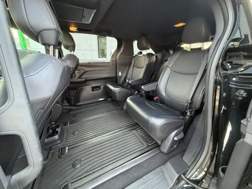 2022 Toyota Sienna XSE photo 19