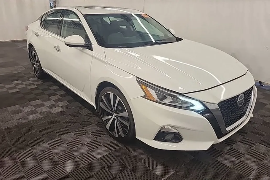 2019 Nissan Altima 2.5 Platinum photo 1
