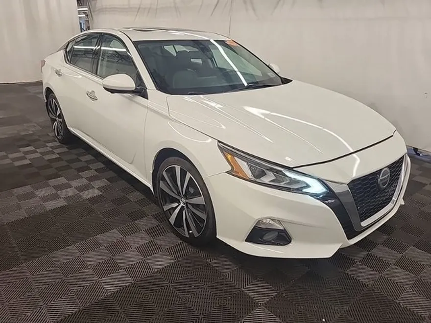 2019 Nissan Altima 2.5 Platinum photo 1