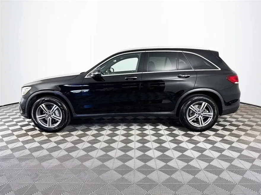 2022 Mercedes Benz GLC 300 photo 1