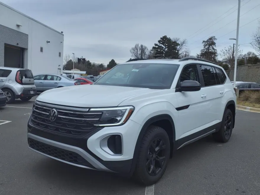 2025 Volkswagen Atlas Peak Edition photo 1