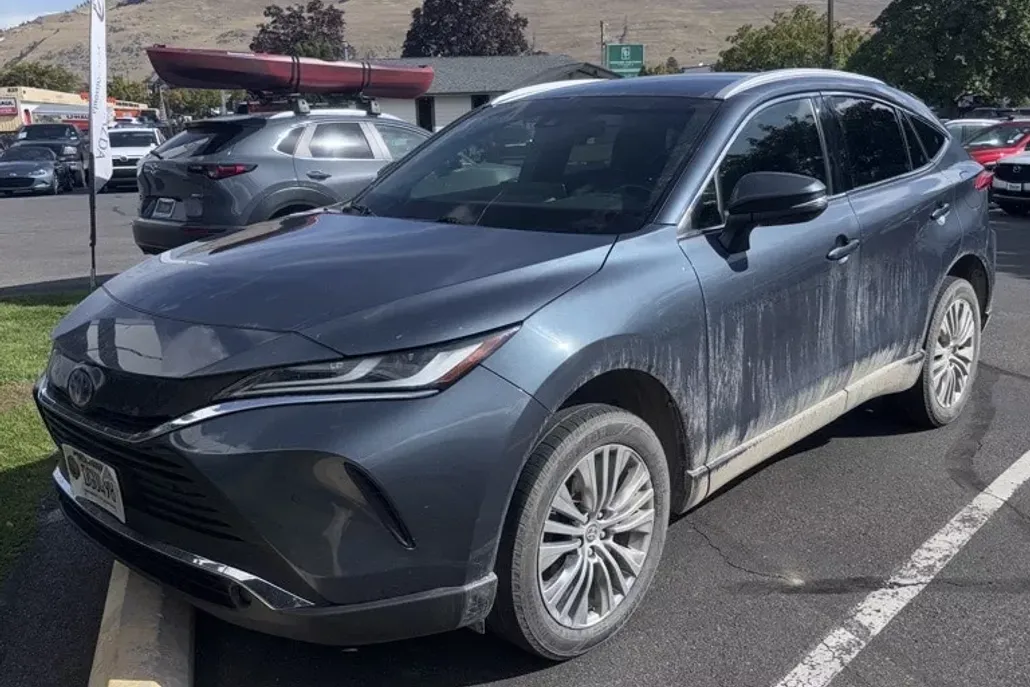 2022 Toyota Venza LE photo 1