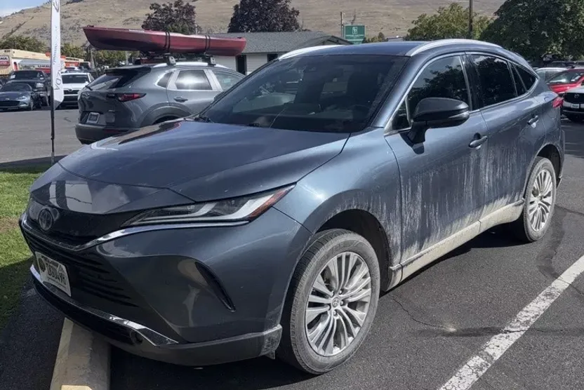 2022 Toyota Venza LE photo 1