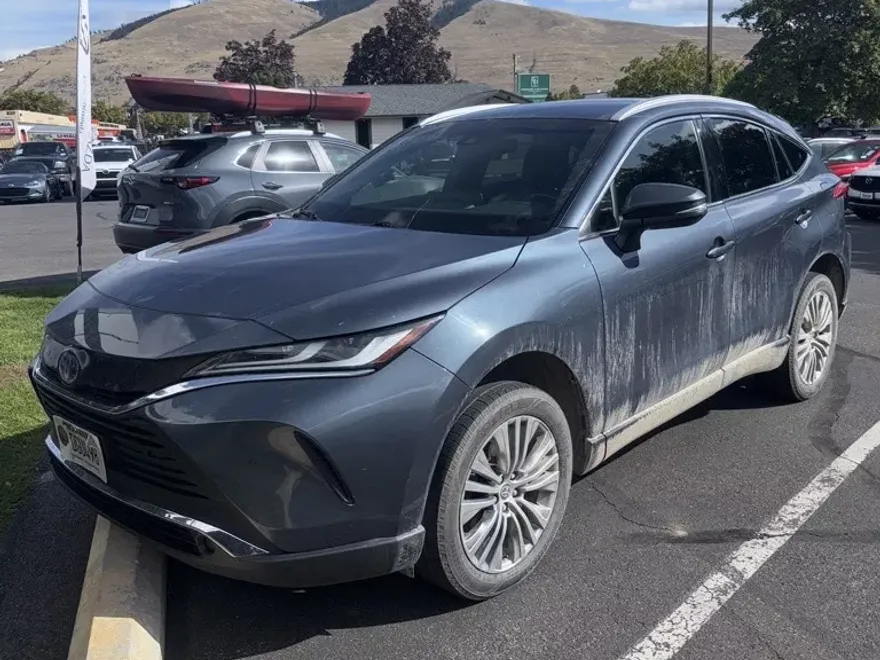 2022 Toyota Venza LE photo 1