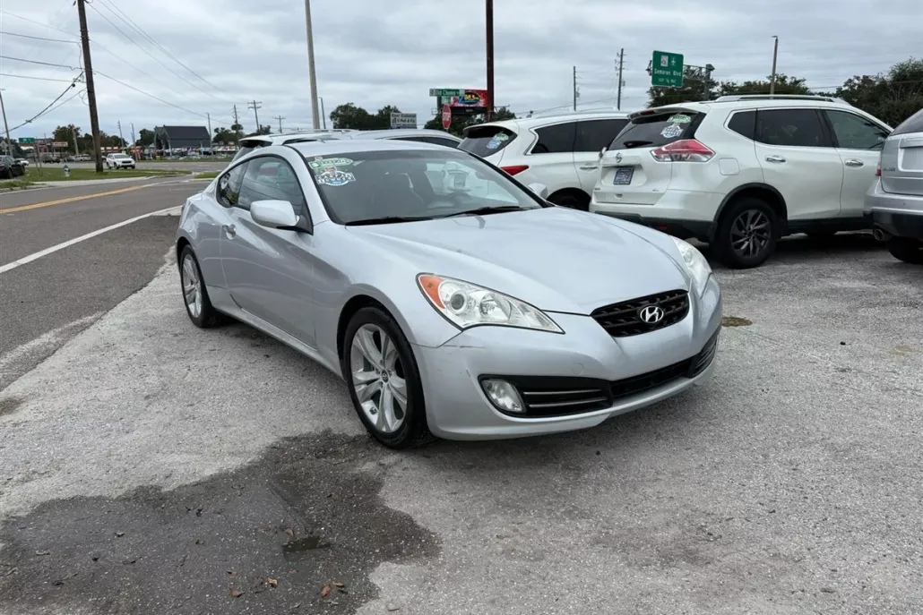 2010 Hyundai Genesis Coupe 3.8 photo 1
