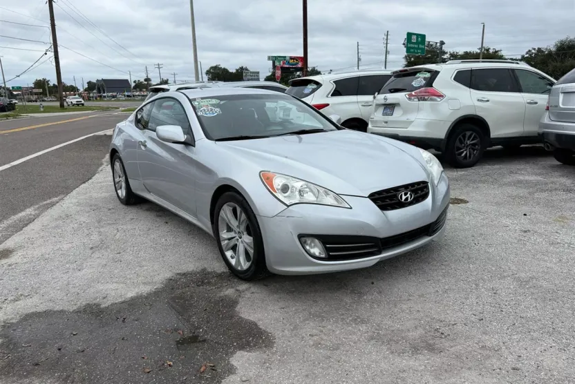 2010 Hyundai Genesis Coupe 3.8 photo 1