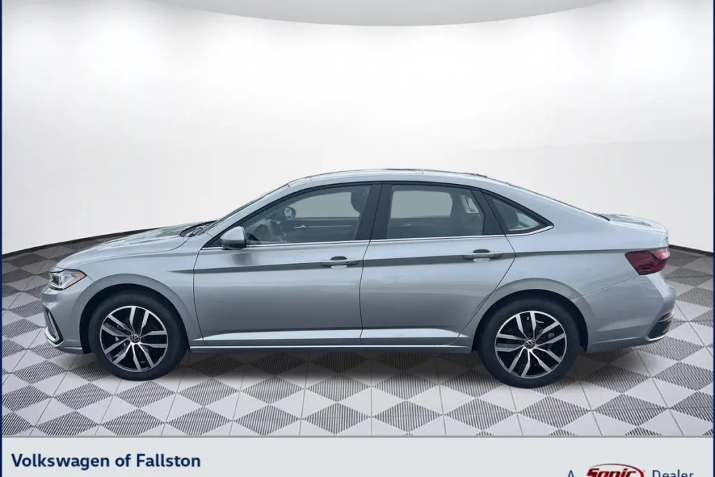 2025 Volkswagen Jetta SE photo 1