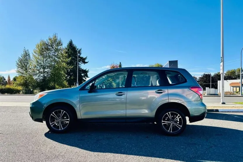 2014 Subaru Forester 2.5i photo 1
