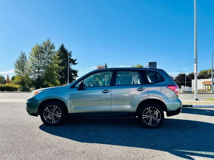 2014 Subaru Forester 2.5i photo 1