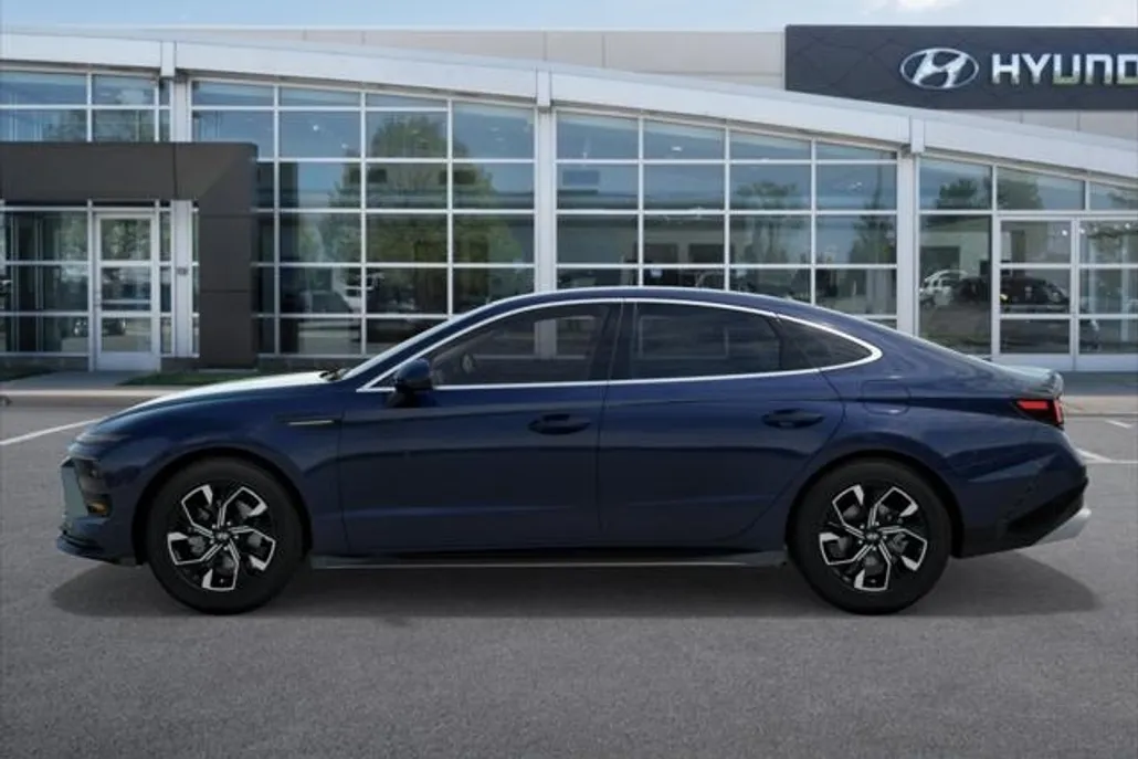2025 Hyundai Sonata SEL photo 1