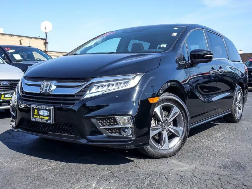 2018 Honda Odyssey Touring photo 1