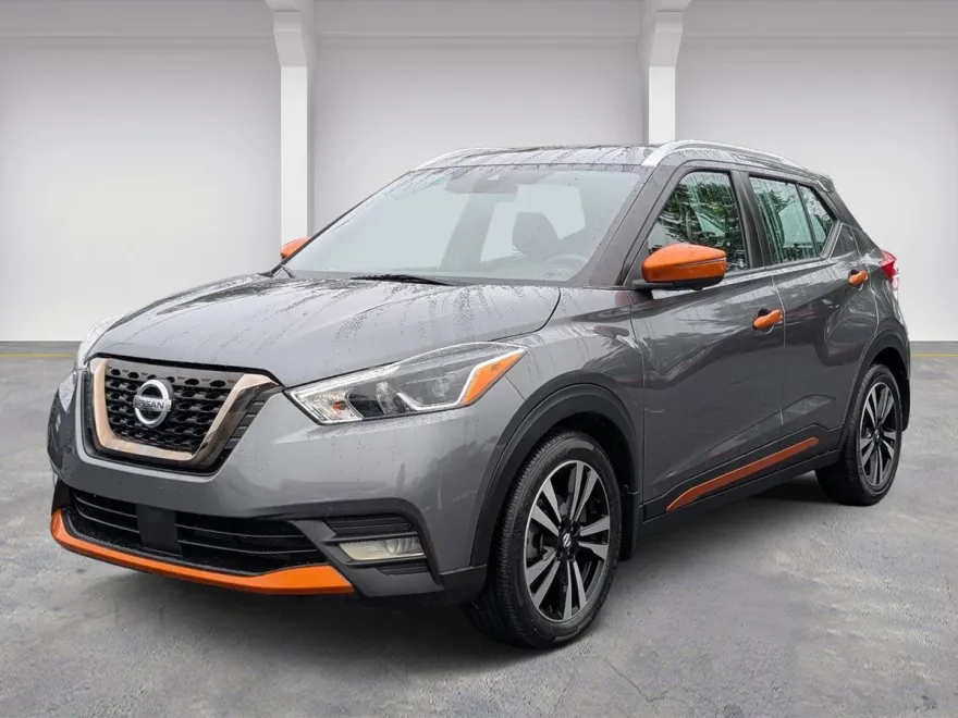 2020 Nissan Kicks SR photo 1