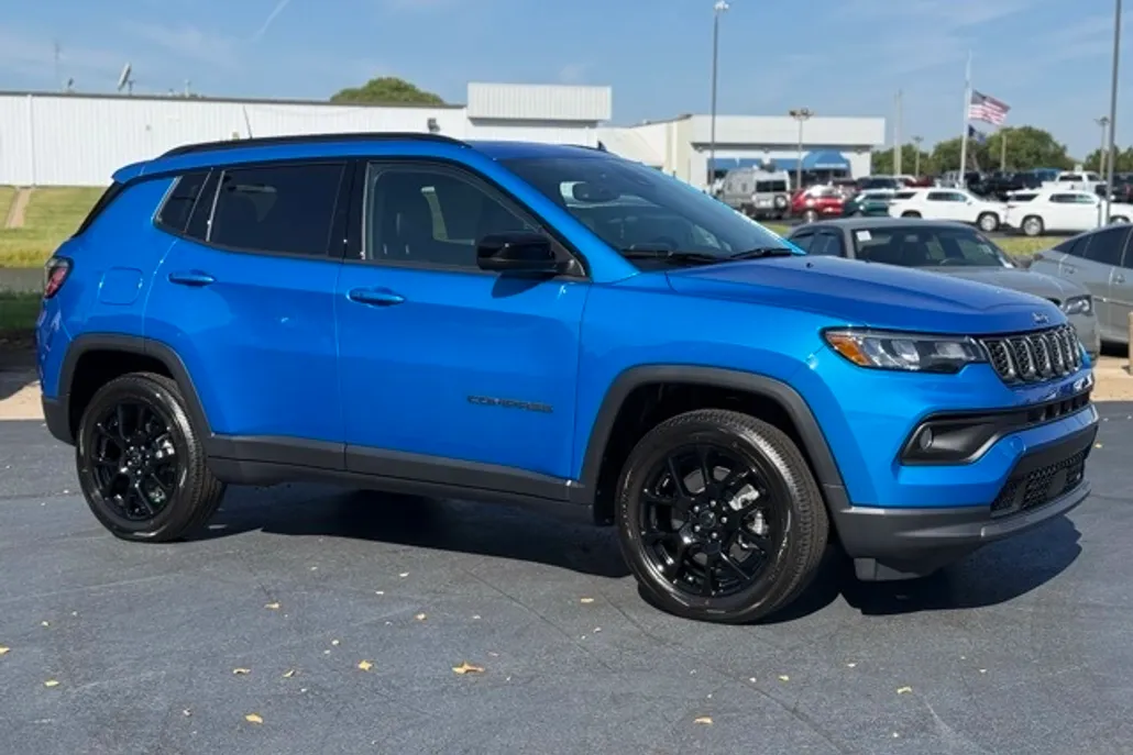 2025 Jeep Compass North Edition Latitude photo 1