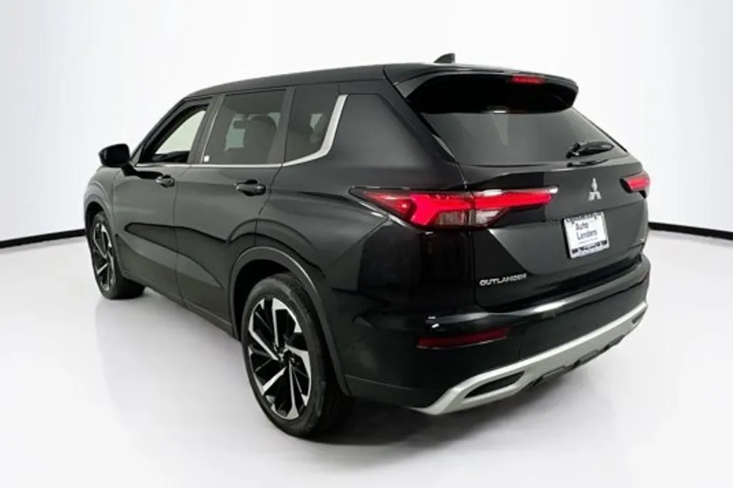 2022 Mitsubishi Outlander SE photo 1