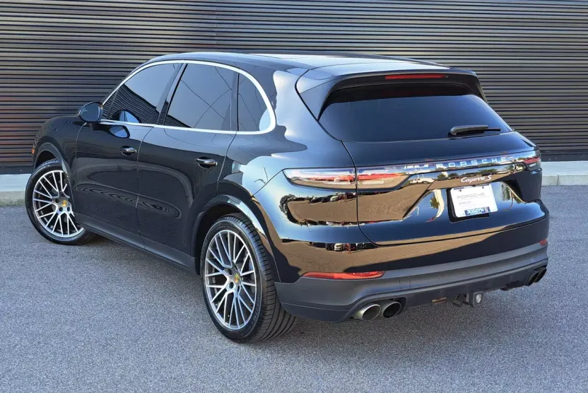 2020 Porsche Cayenne S photo 1