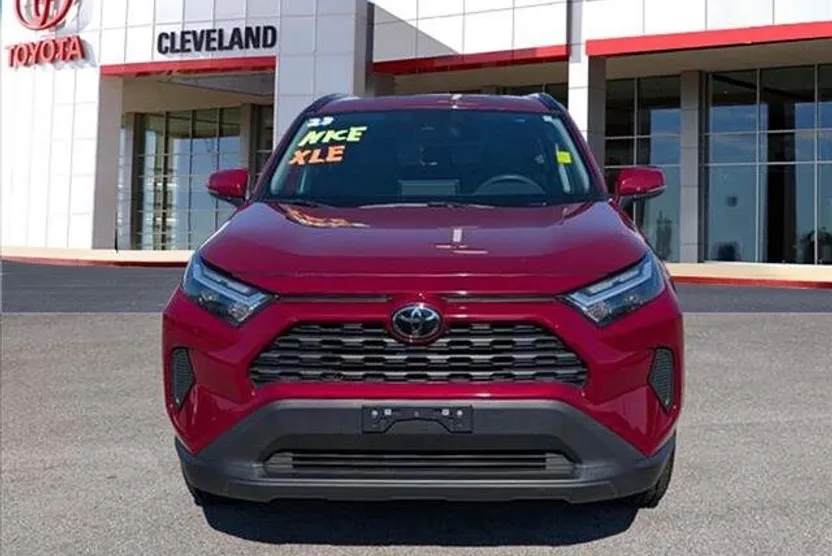 2023 Toyota RAV4 XLE photo 1