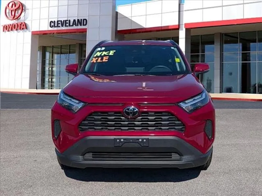 2023 Toyota RAV4 XLE photo 1