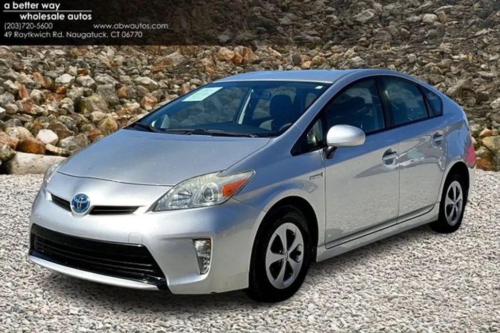 2013 Toyota Prius Three photo 1