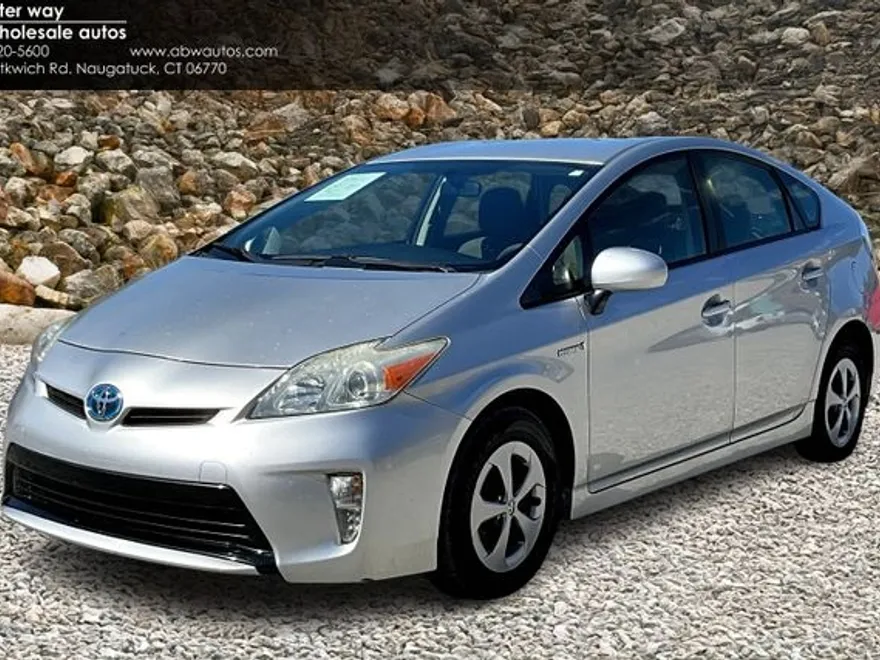 2013 Toyota Prius Three photo 1
