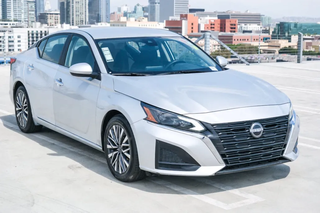 2023 Nissan Altima 2.5 SV photo 1