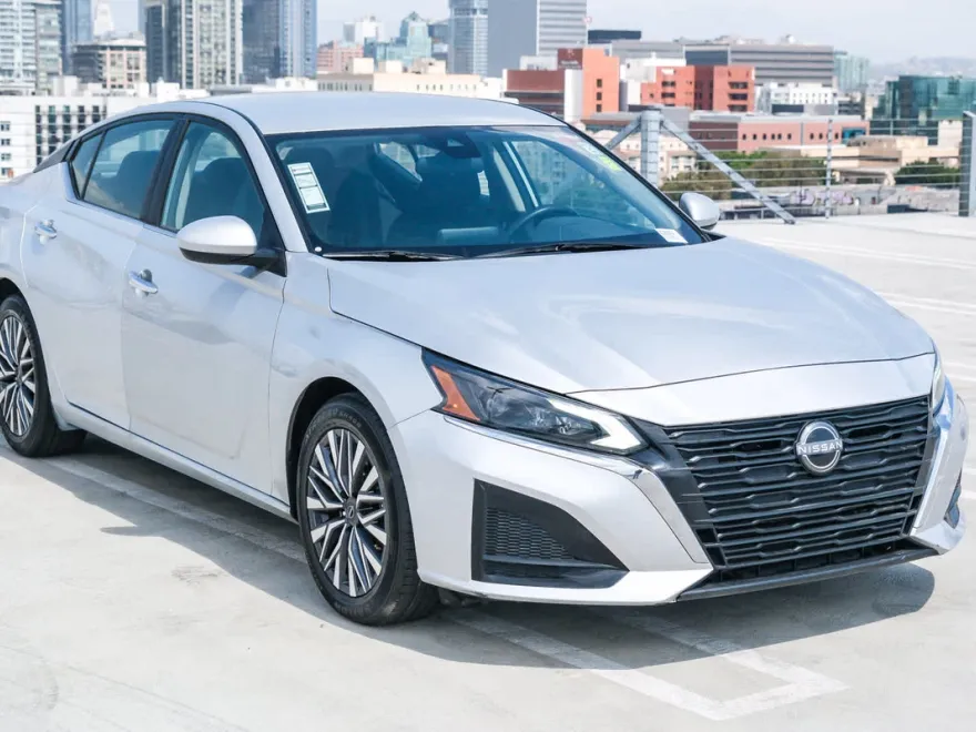 2023 Nissan Altima 2.5 SV photo 1