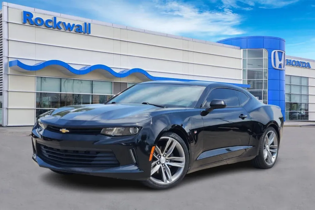 2017 Chevrolet Camaro 1LT photo 1