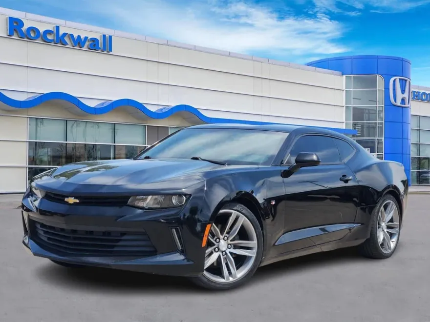 2017 Chevrolet Camaro 1LT photo 1