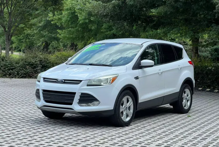 2015 Ford Escape SE Sport photo 1