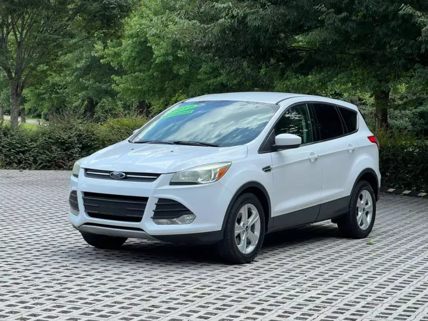 2015 Ford Escape SE Sport photo 1