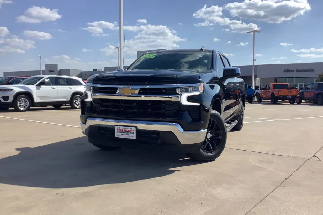 2023 Chevrolet Silverado 1500 LT photo 1