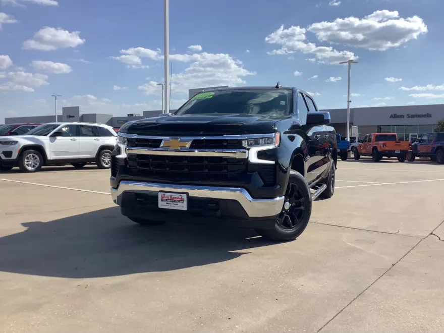 2023 Chevrolet Silverado 1500 LT photo 1