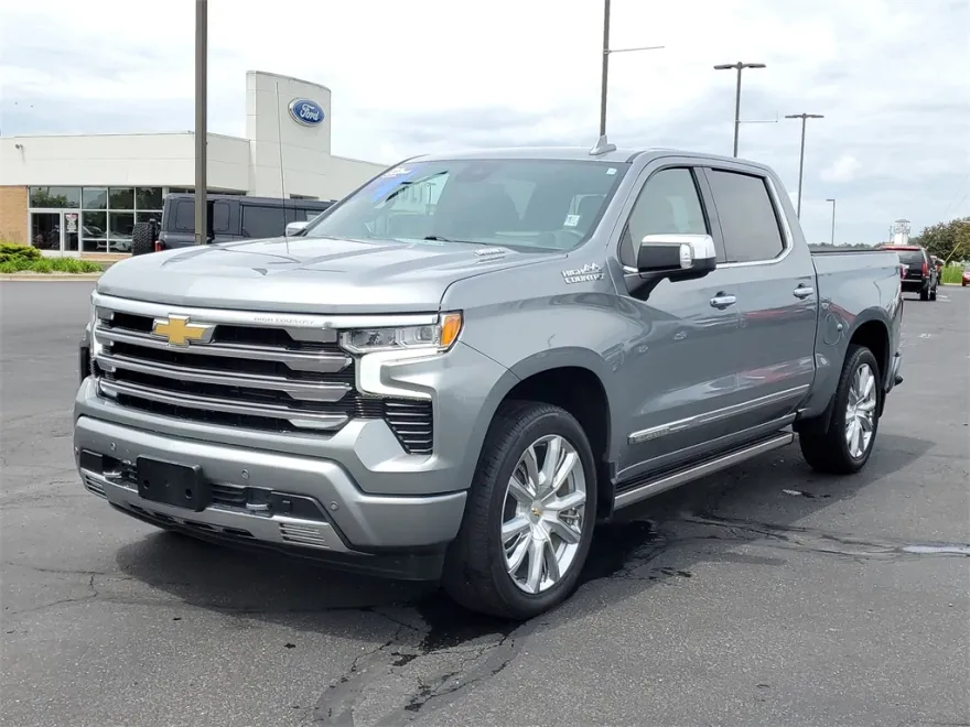2024 Chevrolet Silverado 1500 High Country photo 1