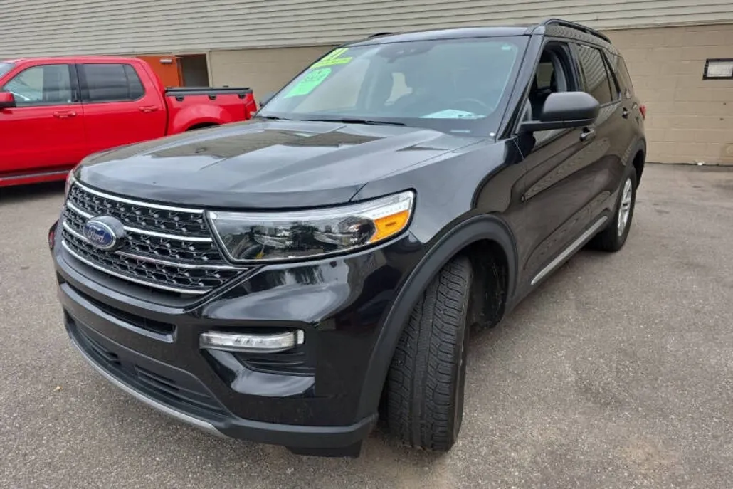 2021 Ford Explorer XLT photo 1