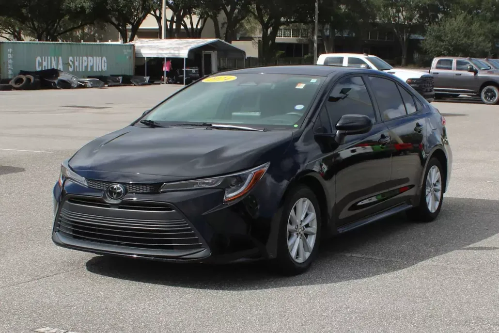 2024 Toyota Corolla LE photo 1