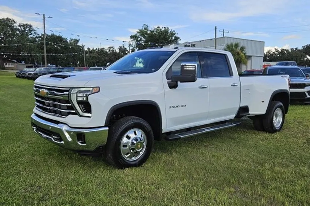 2025 Chevrolet Silverado 3500HD LTZ photo 1