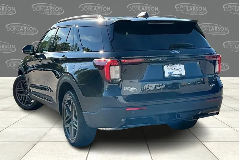 2025 Ford Explorer ST-Line photo 1