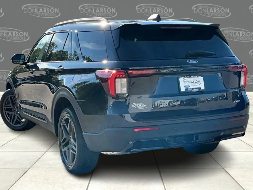 2025 Ford Explorer ST-Line photo 1
