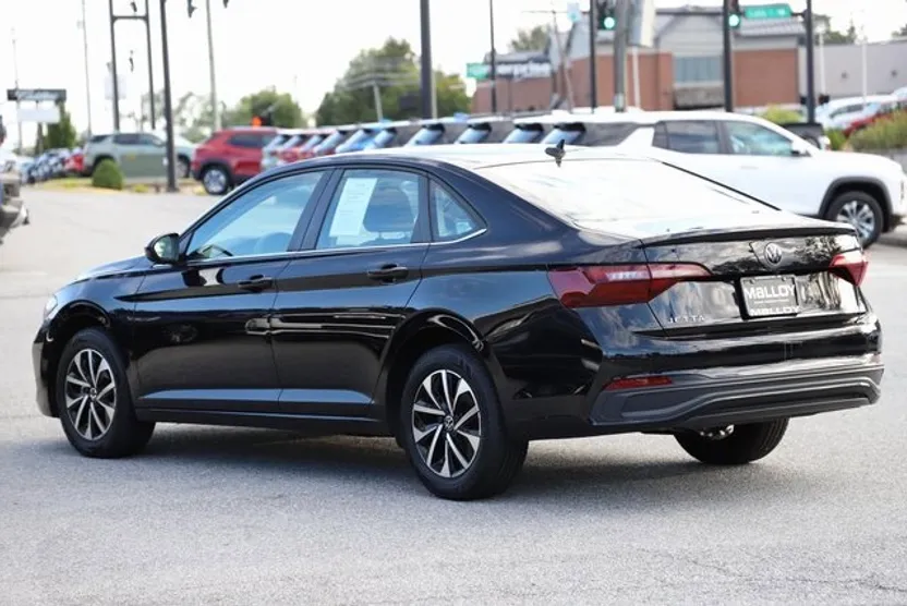 2023 Volkswagen Jetta S photo 1