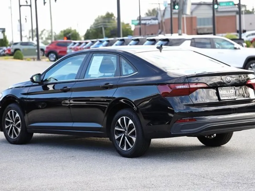 2023 Volkswagen Jetta S photo 1