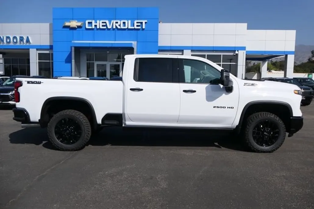 2026 Chevrolet Silverado 2500HD LTZ photo 1