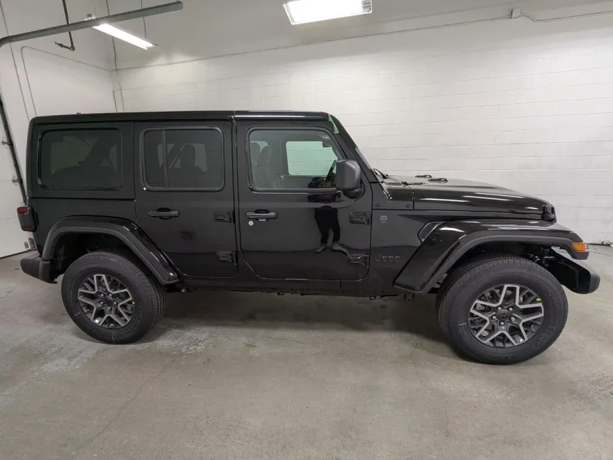 2025 Jeep Wrangler Sahara photo 1