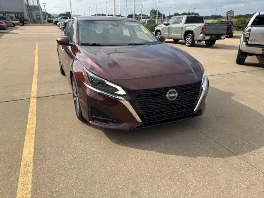 2023 Nissan Altima 2.5 SV photo 1