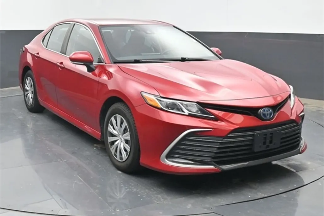 2023 Toyota Camry Hybrid LE photo 1