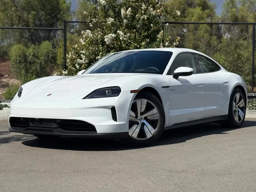 2025 Porsche Taycan photo 1