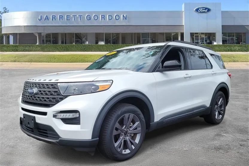 2022 Ford Explorer XLT photo 1