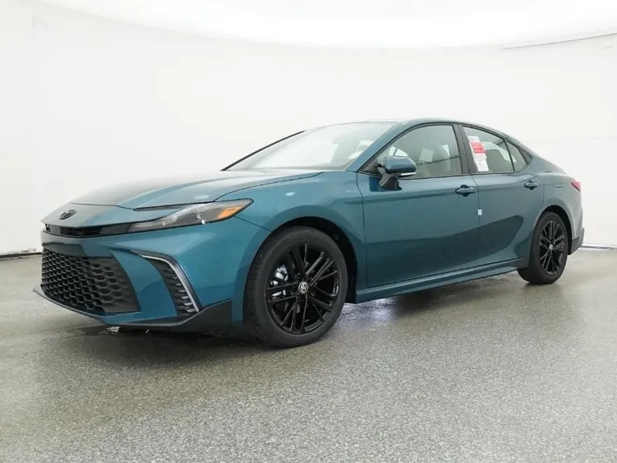2026 Toyota Camry SE photo 1