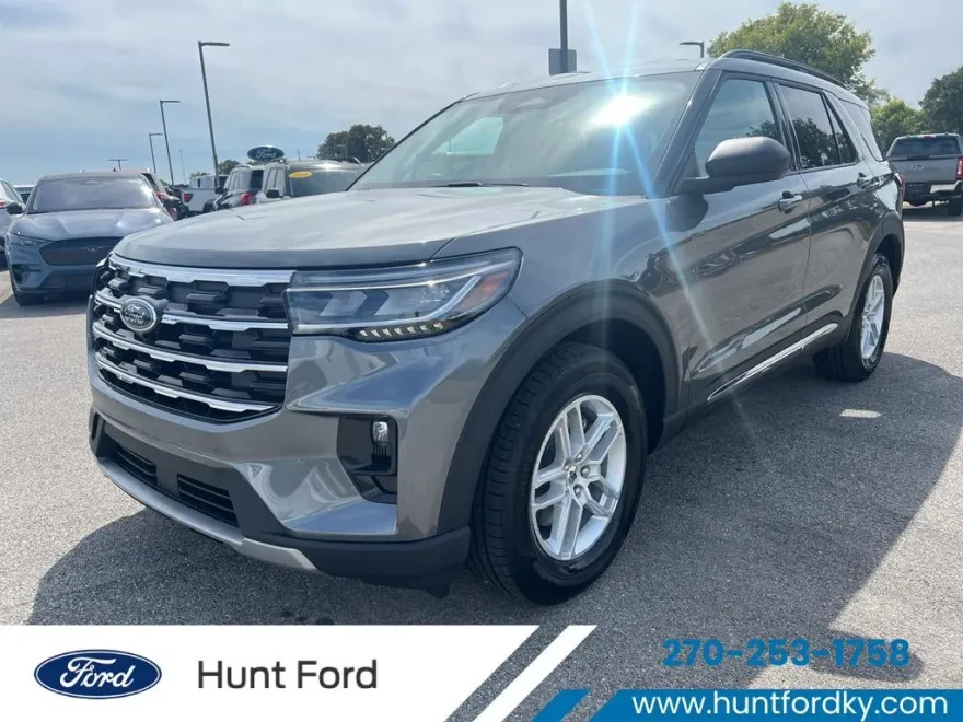 2025 Ford Explorer photo 1