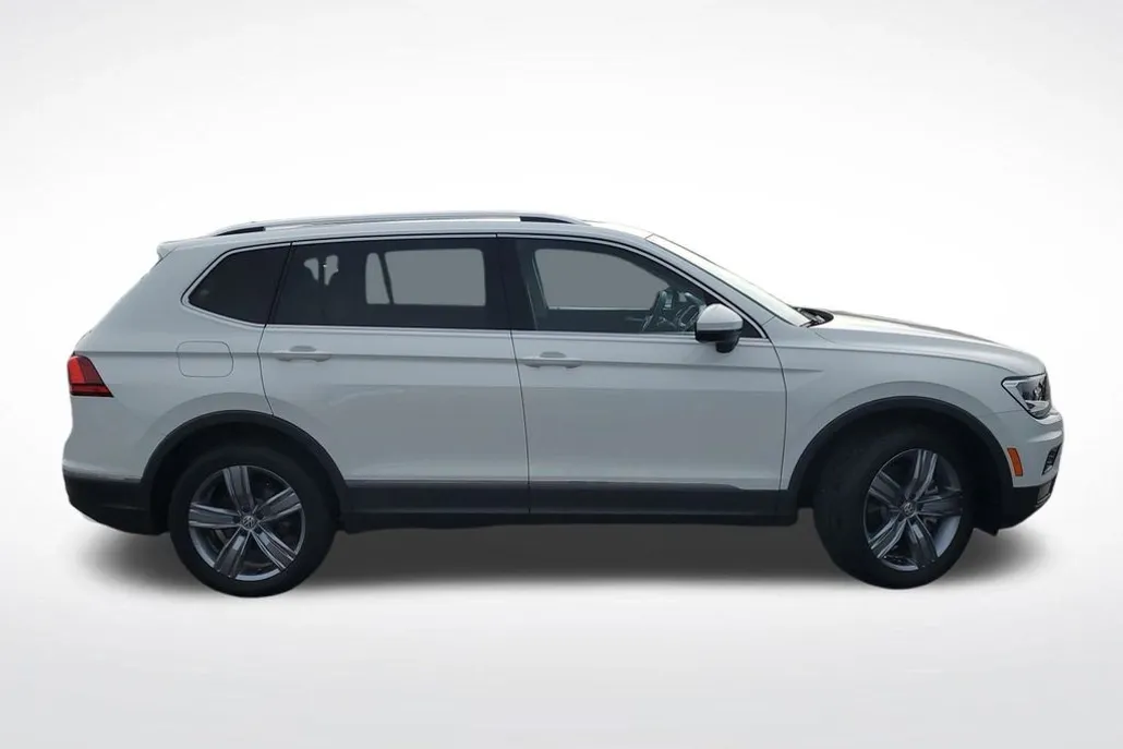 2021 Volkswagen Tiguan R-Line Black SEL photo 1