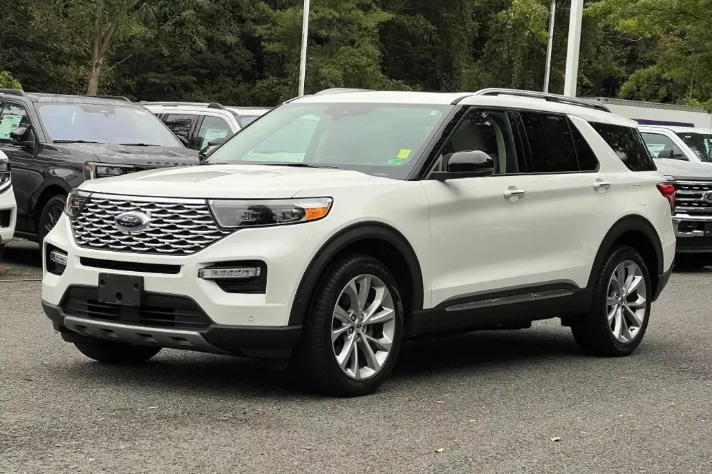 2021 Ford Explorer Platinum photo 1